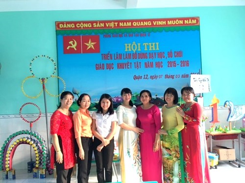 Hội thi triển lãm làm đồ dùng dạy học, đồ chơi Giáo dục khuyết tật năm học 2015-2016
